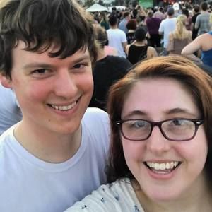 Meet your Posher, Hilary